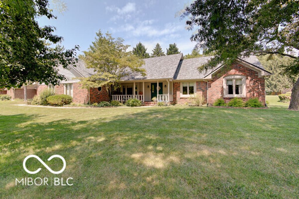 260 Lake Drive, Greenwood, IN 46142