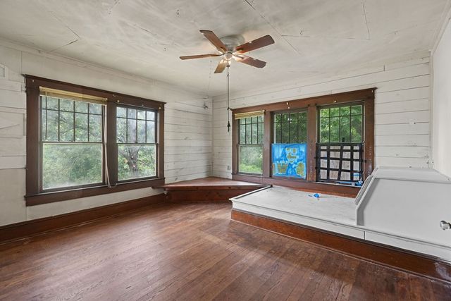 903 4th Street SW, Paris, TX 75460