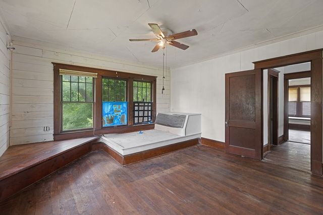 903 4th Street SW, Paris, TX 75460