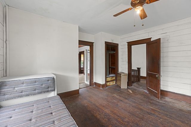 903 4th Street SW, Paris, TX 75460