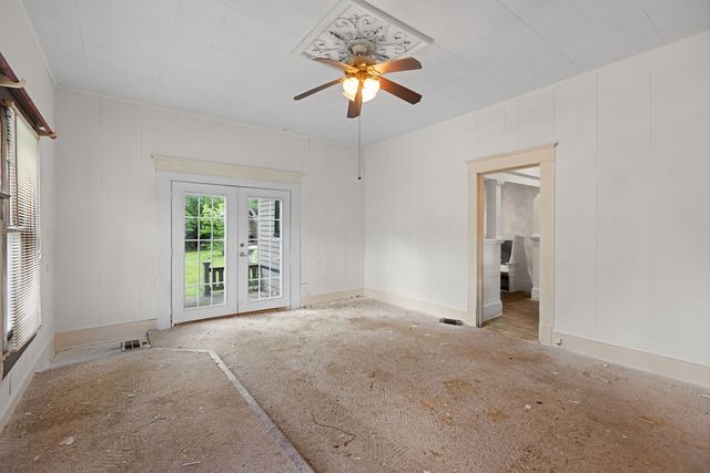 903 4th Street SW, Paris, TX 75460