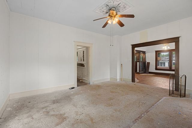 903 4th Street SW, Paris, TX 75460