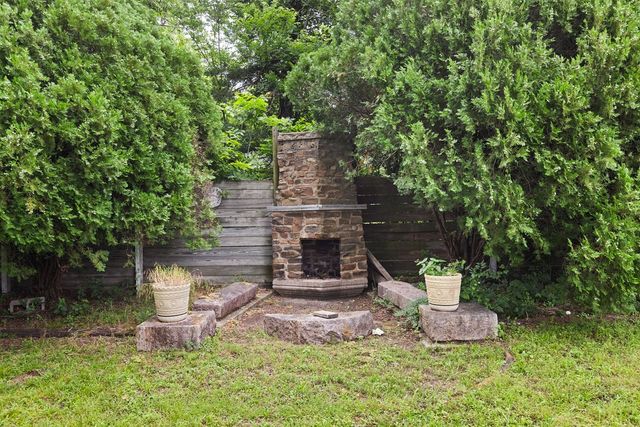 903 4th Street SW, Paris, TX 75460
