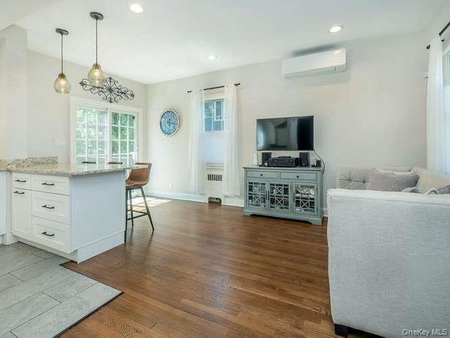 61 Cleveland Avenue, Glen Head, NY 11545