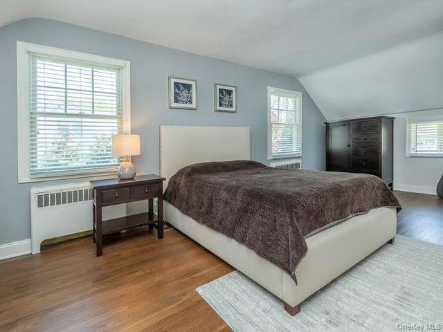 61 Cleveland Avenue, Glen Head, NY 11545