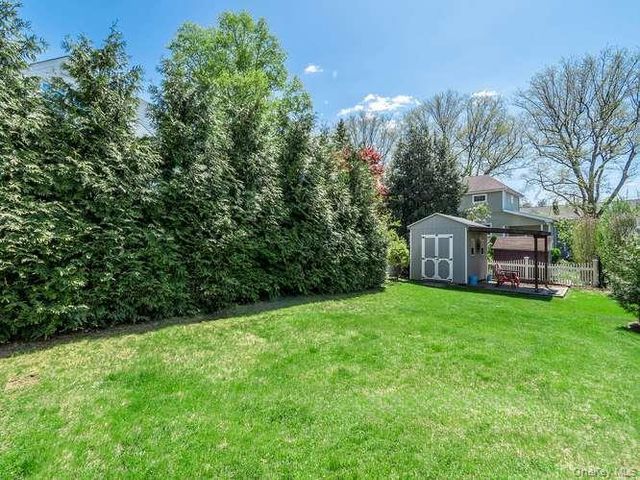 61 Cleveland Avenue, Glen Head, NY 11545