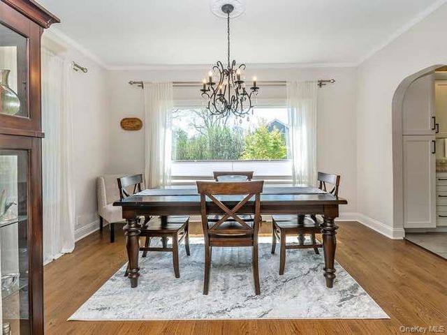 61 Cleveland Avenue, Glen Head, NY 11545