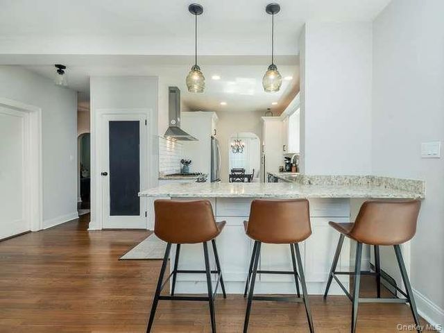 61 Cleveland Avenue, Glen Head, NY 11545