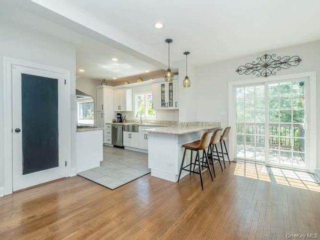 61 Cleveland Avenue, Glen Head, NY 11545