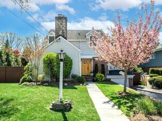 61 Cleveland Avenue, Glen Head, NY 11545