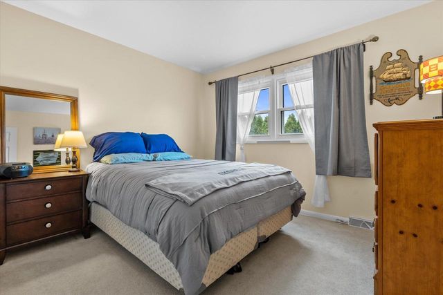 12640 W Wilbur DRIVE, New Berlin, WI 53151