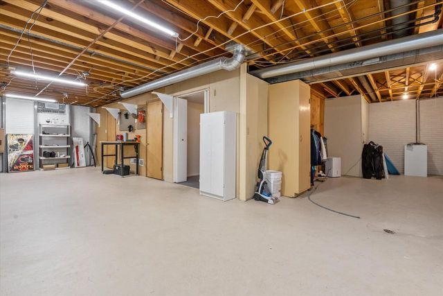 12640 W Wilbur DRIVE, New Berlin, WI 53151