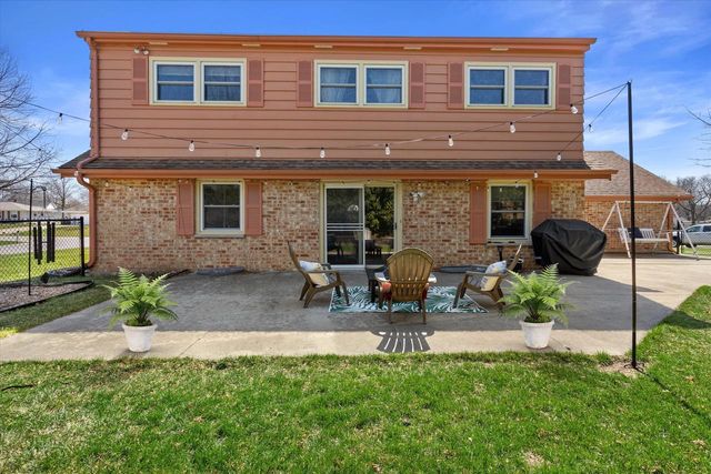 12640 W Wilbur DRIVE, New Berlin, WI 53151