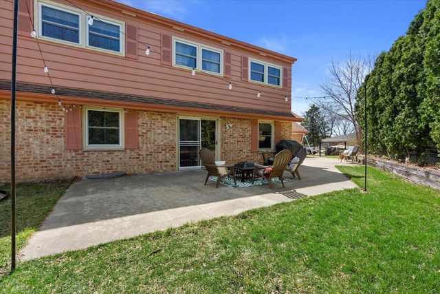 12640 W Wilbur DRIVE, New Berlin, WI 53151