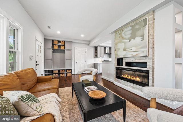 2010 CLARK PL, Alexandria, VA 22308