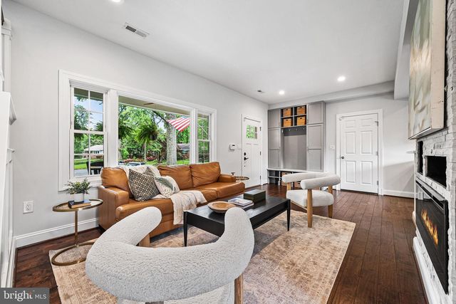2010 CLARK PL, Alexandria, VA 22308