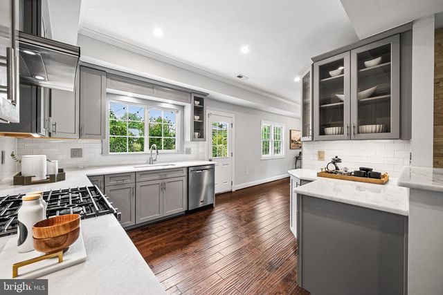 2010 CLARK PL, Alexandria, VA 22308