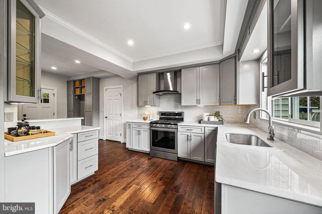 2010 CLARK PL, Alexandria, VA 22308