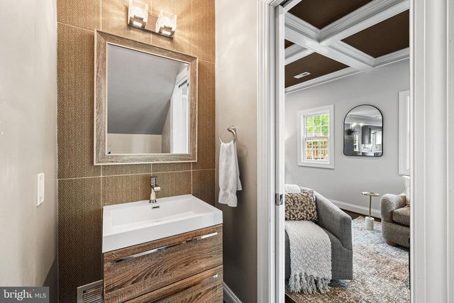 2010 CLARK PL, Alexandria, VA 22308