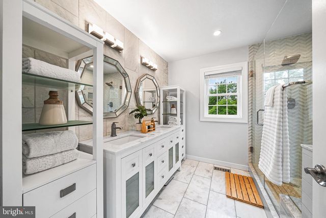 2010 CLARK PL, Alexandria, VA 22308