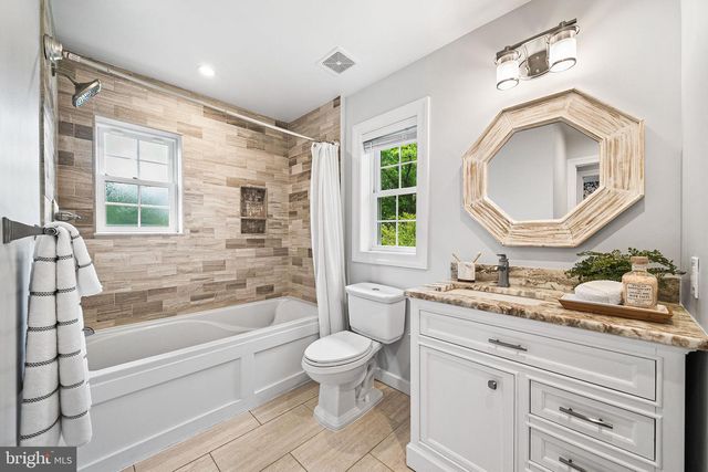 2010 CLARK PL, Alexandria, VA 22308