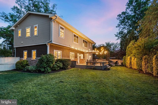 2010 CLARK PL, Alexandria, VA 22308