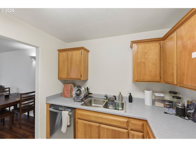 3840 BUCCANEER Ln, North Bend, OR 97459