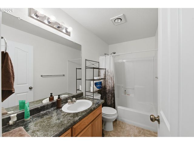 3840 BUCCANEER Ln, North Bend, OR 97459