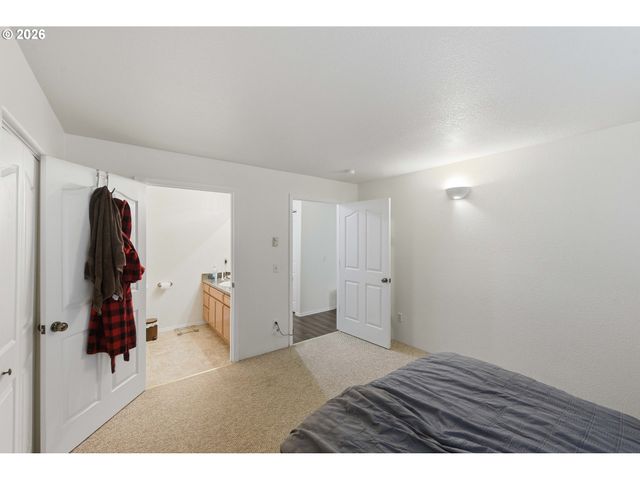 3840 BUCCANEER Ln, North Bend, OR 97459