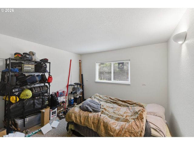 3840 BUCCANEER Ln, North Bend, OR 97459