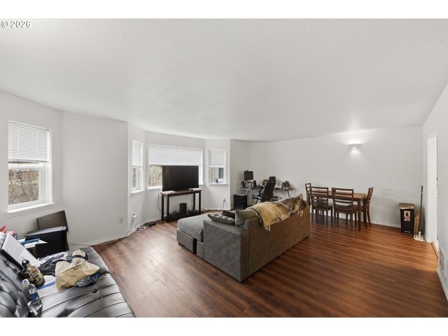 3840 BUCCANEER Ln, North Bend, OR 97459