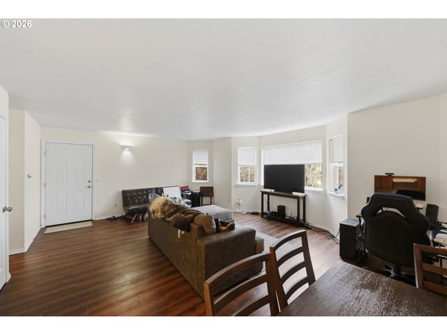 3840 BUCCANEER Ln, North Bend, OR 97459