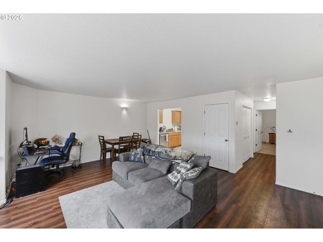 3840 BUCCANEER Ln, North Bend, OR 97459