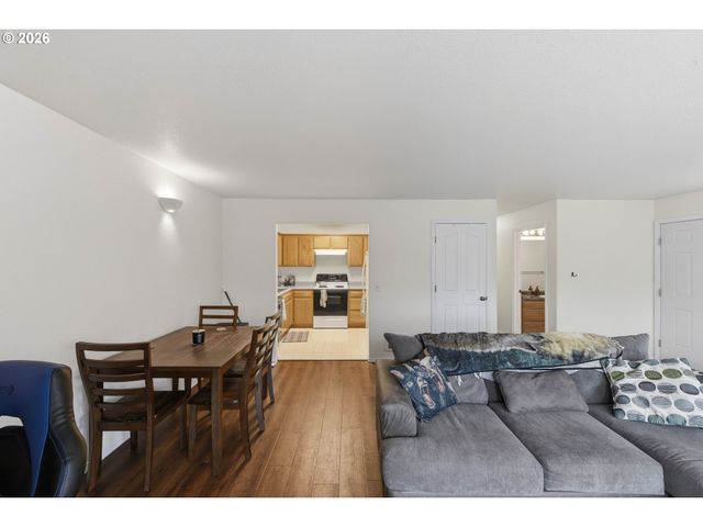 3840 BUCCANEER Ln, North Bend, OR 97459