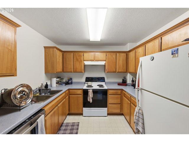 3840 BUCCANEER Ln, North Bend, OR 97459