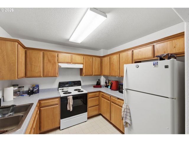 3840 BUCCANEER Ln, North Bend, OR 97459