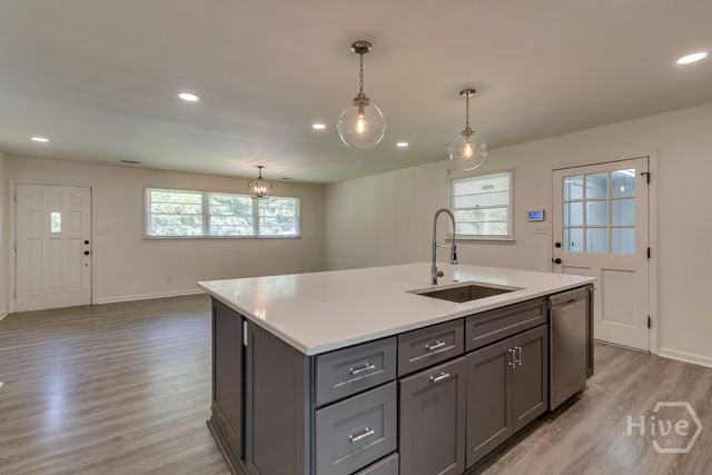 625 Stuart Street, Savannah, GA 31405