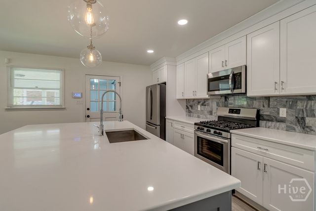 625 Stuart Street, Savannah, GA 31405