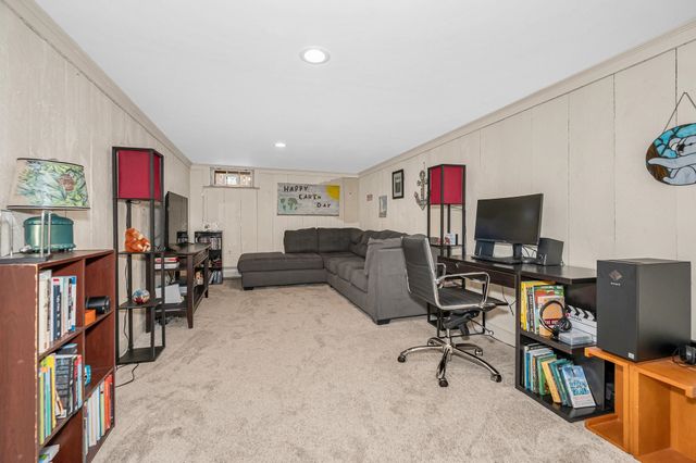 180 West Haven Road, Manchester, NH 03104