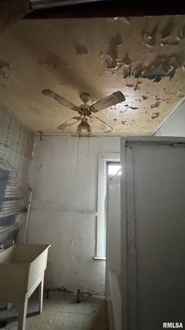 1815 W 3RD Street, Davenport, IA 52802