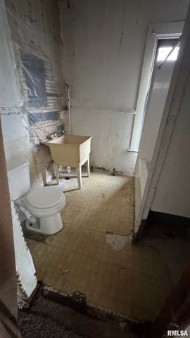 1815 W 3RD Street, Davenport, IA 52802