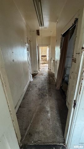 1815 W 3RD Street, Davenport, IA 52802