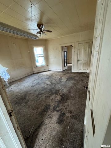 1815 W 3RD Street, Davenport, IA 52802