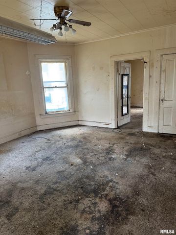 1815 W 3RD Street, Davenport, IA 52802