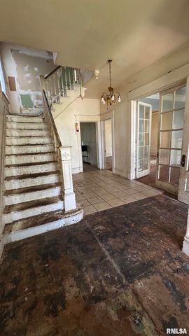 1815 W 3RD Street, Davenport, IA 52802