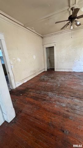 1815 W 3RD Street, Davenport, IA 52802