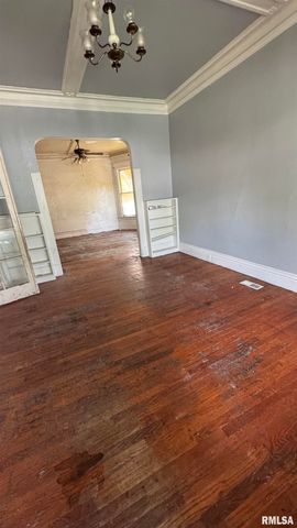 1815 W 3RD Street, Davenport, IA 52802