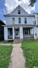 1815 W 3RD Street, Davenport, IA 52802