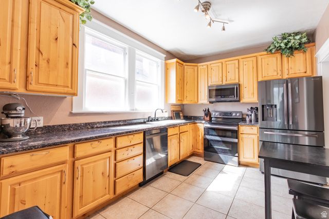 384 E ST, Salt Lake City, UT 84103