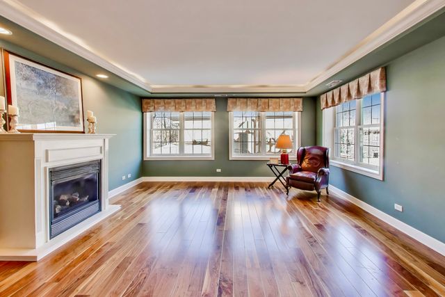 10 E Burlington Street 2C, Riverside, IL 60546